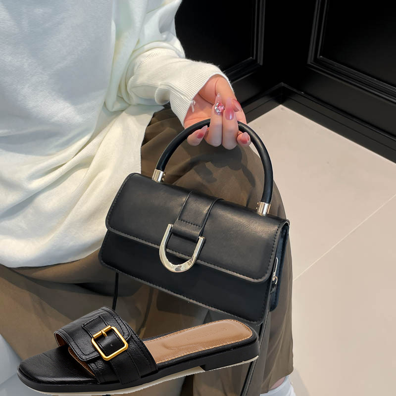 Women'S Retro Bags - 女性の夏の新しいレトロスクエアヘッドプラスサイズベルトバックルサンダルとスリッパ滑り止め女性用靴、ショルダーバッグ付き。