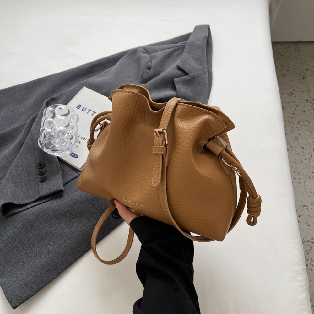 Hobo Bag Slouchy - 高級PUレザーのゆったりとしたスラウチバッグ ‌ ショルダーバッグ マグネットバックル ドローストリング クロスボディバッグ