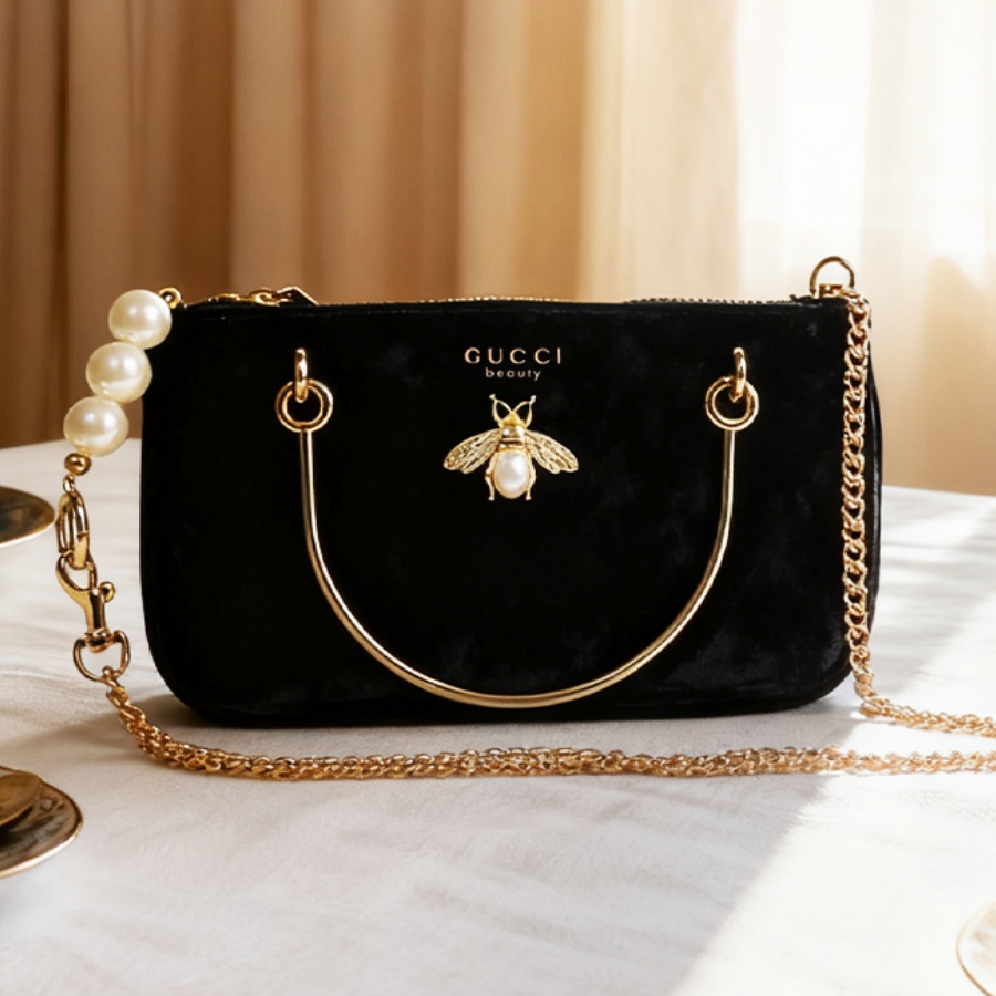 Women Bags Gucci - グッチの女性用バッグ ブラックベルベット インセクトエレメント チェーン クロスボディ コスメティックバッグ