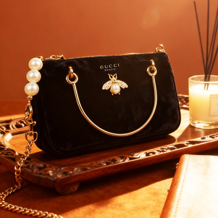 グッチの女性用バッグ ブラックベルベット インセクトエレメン - Women Bags Gucci のレビューと価格